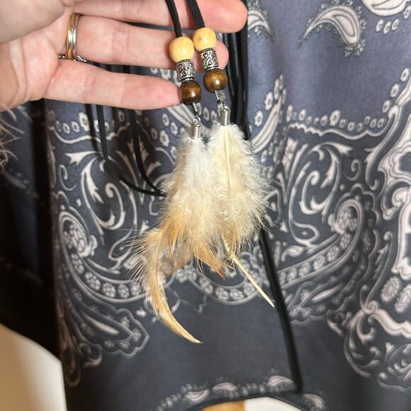 Gray Cream Shawl Cape Reversable With Feather Tassels NWT - Picture 3 of 7